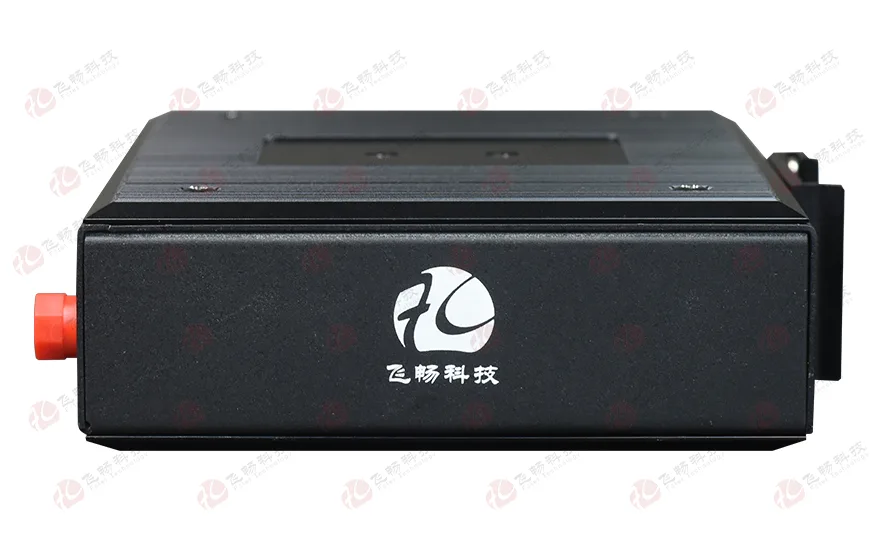 飞畅科技-网管型 工业级1路百兆光口转4路百兆电+1路串口交换机